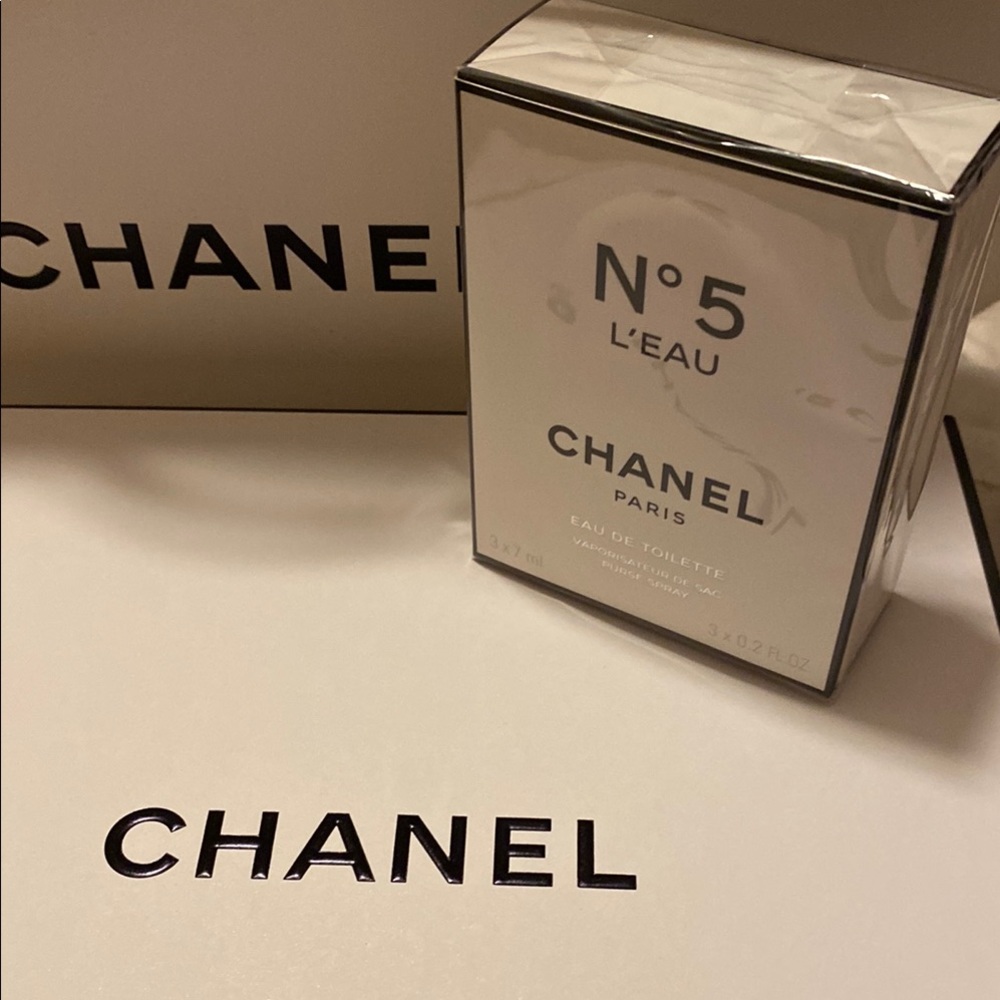 CHANEL N°5 L'Eau De Toilette Purse Spray. Holiday Sale 🎄🌲